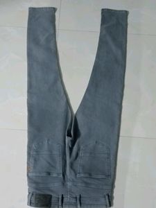 LIGHT BLUE JEANS FOR BOTH MEN AND WOMEN