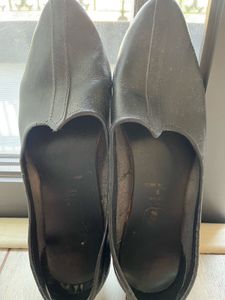 Black Jutti