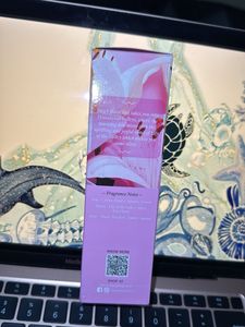 Aqualogica Dewy Floral Kiss Mist