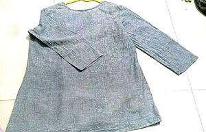 grey top