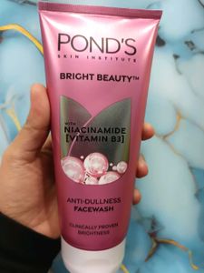 Pond&#39;s Bright Beauty Facewash