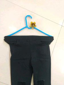 edgy black ripped jeans with comfort&amp; style!!!
