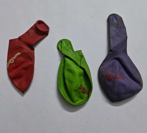 Toys R Us Balloons and Badge