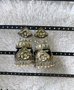 Gigantic Jhumka