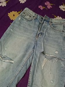 RIPPED DENIM JEANS