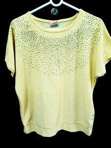 A Yellow Top. Size - M 🌟