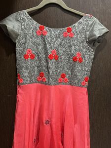 Light Weight But Effective Ethnic Gown