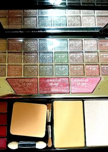Big Deal 🔥🔥Buy Brand New Eyeshadow Kit