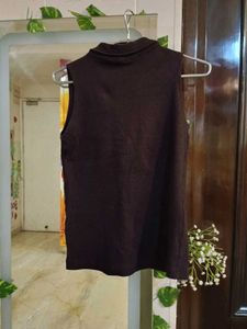Basic Sleeveless Top With A Cute Heart Zipper