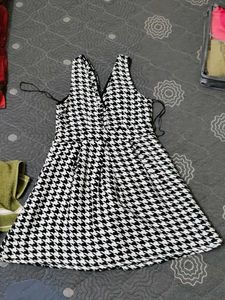 Zudio Black&amp;White One Pc