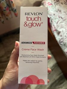Revlon Touch & Glow Face Wash