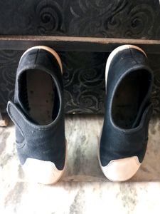 🌟YK Brand kids Black & white casual shoes for 6-8