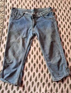Lightly Washed Knee Length Mid Waist Jeans