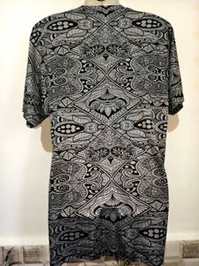Patterned Graphic T-shirt M/ L 42 Chest Size