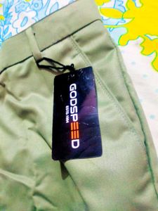 •Men&#39;s Green Formal Pant•