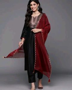 Black Suit With Maroon Duppatta
