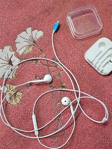 Apple EarPods with Lightning Connector