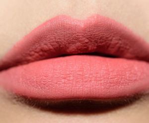 🎄⭐️MAC Locked Kiss Ink - Mull It Over⭐️🎄