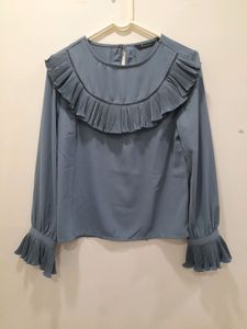2 tops of Van Heusen and fig round neck top