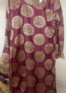 Elegant Indian Outfit With Net Dupatta