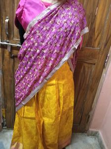 PinkBlouse+EmbroideredDupatta Set For YellowLeheng
