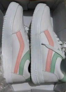 Women&#39;s White Stylish Casual Sneakers Shoes