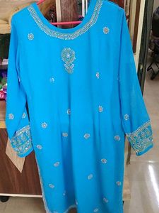 chikenkari sky blu Embroidered Kurta with inner.