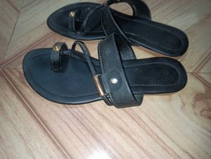 Black Toe Ring Sandals