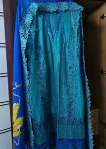 Zahra Rubab og pakistani suit