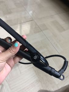 Vega Hair Straightener
