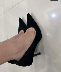 Black Pumped Heel | ZARA