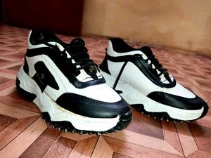 🔥Black &amp; White Sneakers For womens🔥