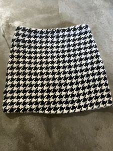 Dogtooth Patterned Mini Skirt