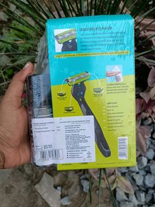 Bombay Shaving Company (Razor and Cream)