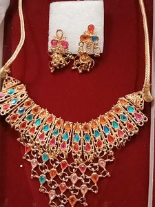 Golden Multistone Necklace With Earrings.