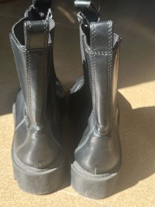 H&amp;M Black Leather Chelsea Boots