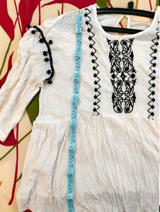 Dressberry Branded White Top With Black Size S