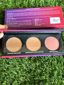 PURPLE DAZZLING GLAZE ULTRA COMPLETE FACE PALETTE