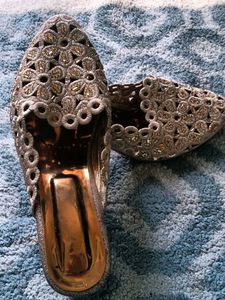 Elegant Silver Floral 👠