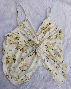 Twist Camisole Top🤍⭐