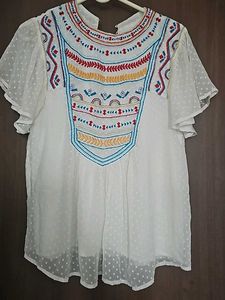 White Top With Elegant Embroidery