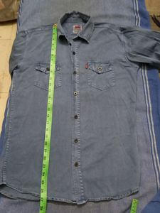 LEVI&#39;S DOUBLE POCKET GENTLY USED DENIM SHIRT.
