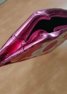 Magenta A Magnetic Colour Pouch