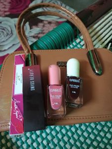 🥳🤩 Clutch With Two Lipstick And Nail Polish 💅