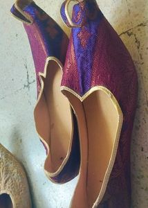 Embroidered Jutti