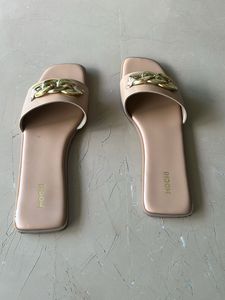 Mochi Nude Chain Detail Slides