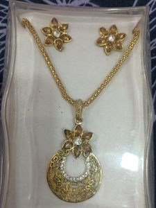Set Of Earnings & Chain Pendant