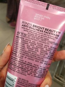 Pond&#39;s Bright Beauty Facewash