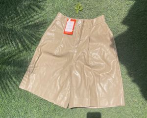 URBANIC leather beige shorts, small