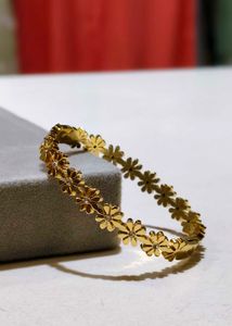 Daisy Flower Bracelet